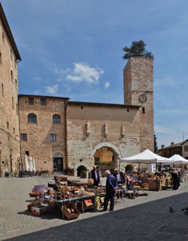 36.Marktplatz in Spello